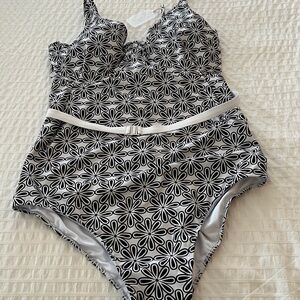 NWT Kenny Flowers Monochrome Floral Swimwear XXL